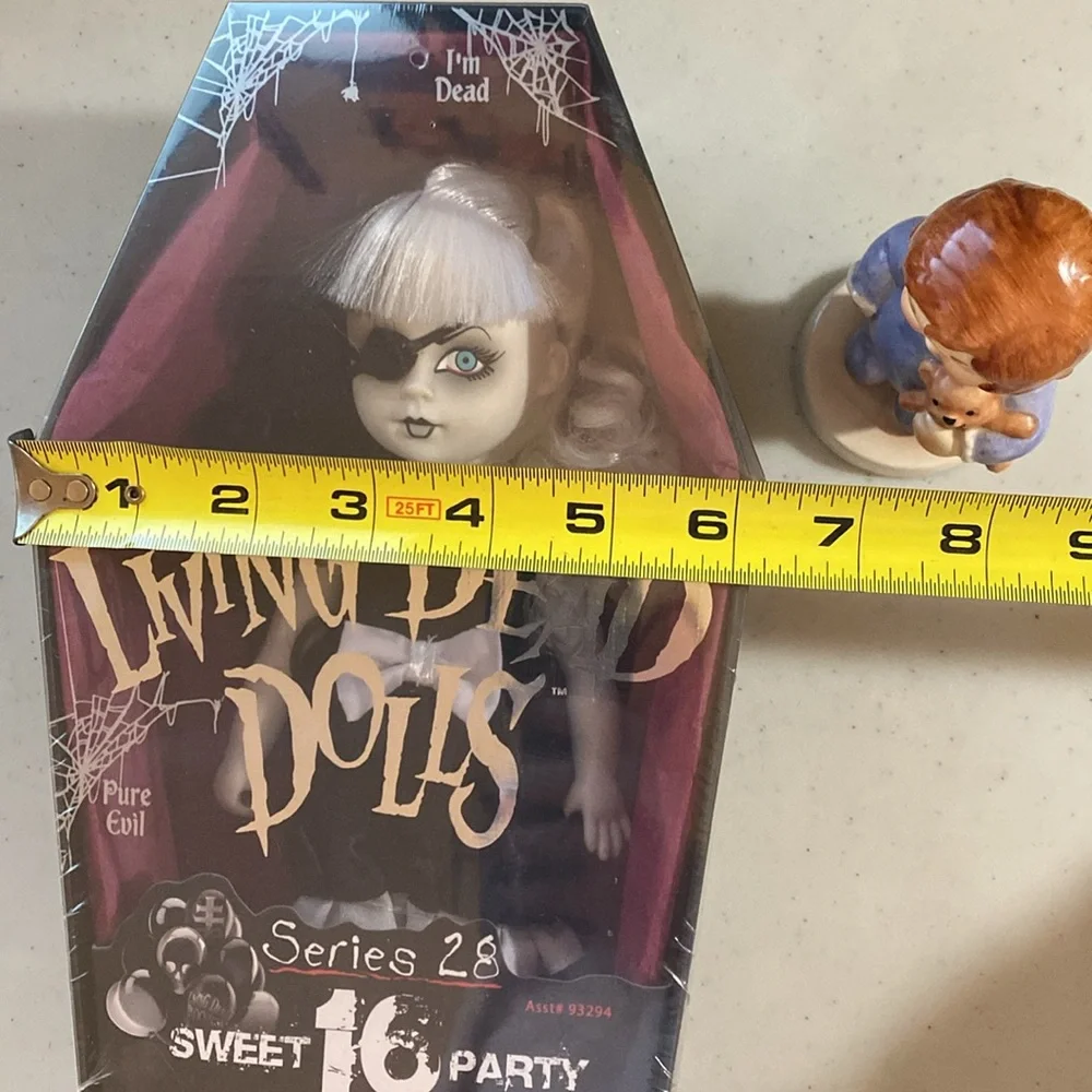 Living Dead Dolls ONYX Series 28 Sweet 16 Party